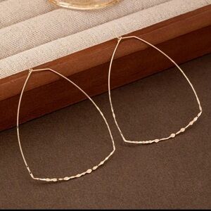 NEW Dainty Thin hoop Earrings Hammered in Gold color - Boutique